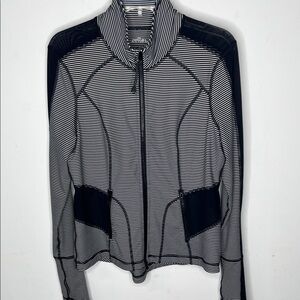 Zella Athletic workout Jacket thumb holes - mesh panels - pockets Sz L like New